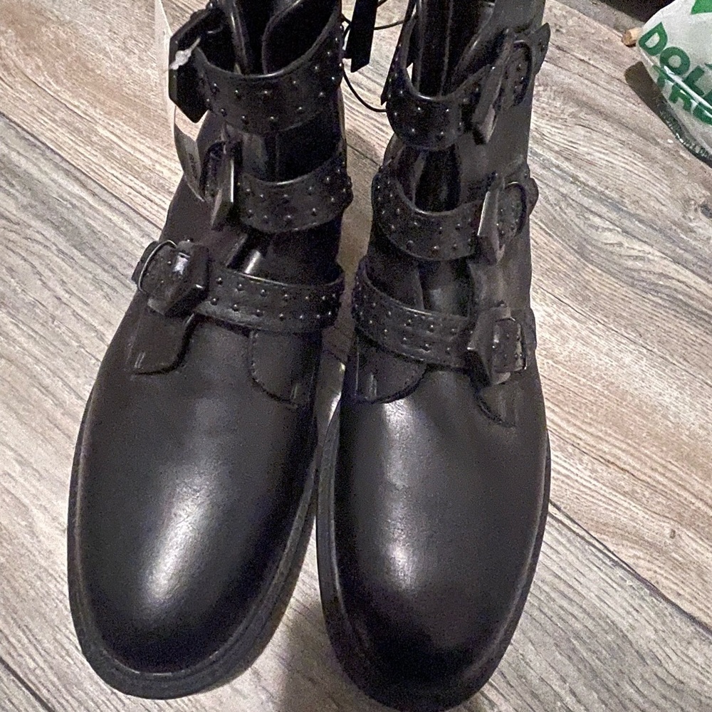 Combat boots